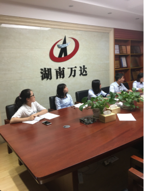 星空·官方端在线登入首次支部主题党日活动 -观看《迷失》警示教育专题片