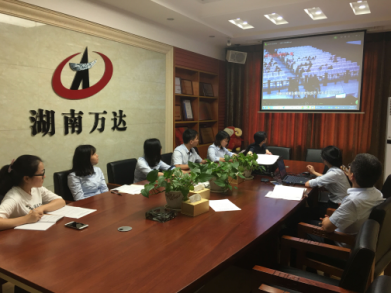 星空·官方端在线登入首次支部主题党日活动 -观看《迷失》警示教育专题片