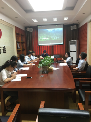 星空·官方端在线登入首次支部主题党日活动 -观看《迷失》警示教育专题片